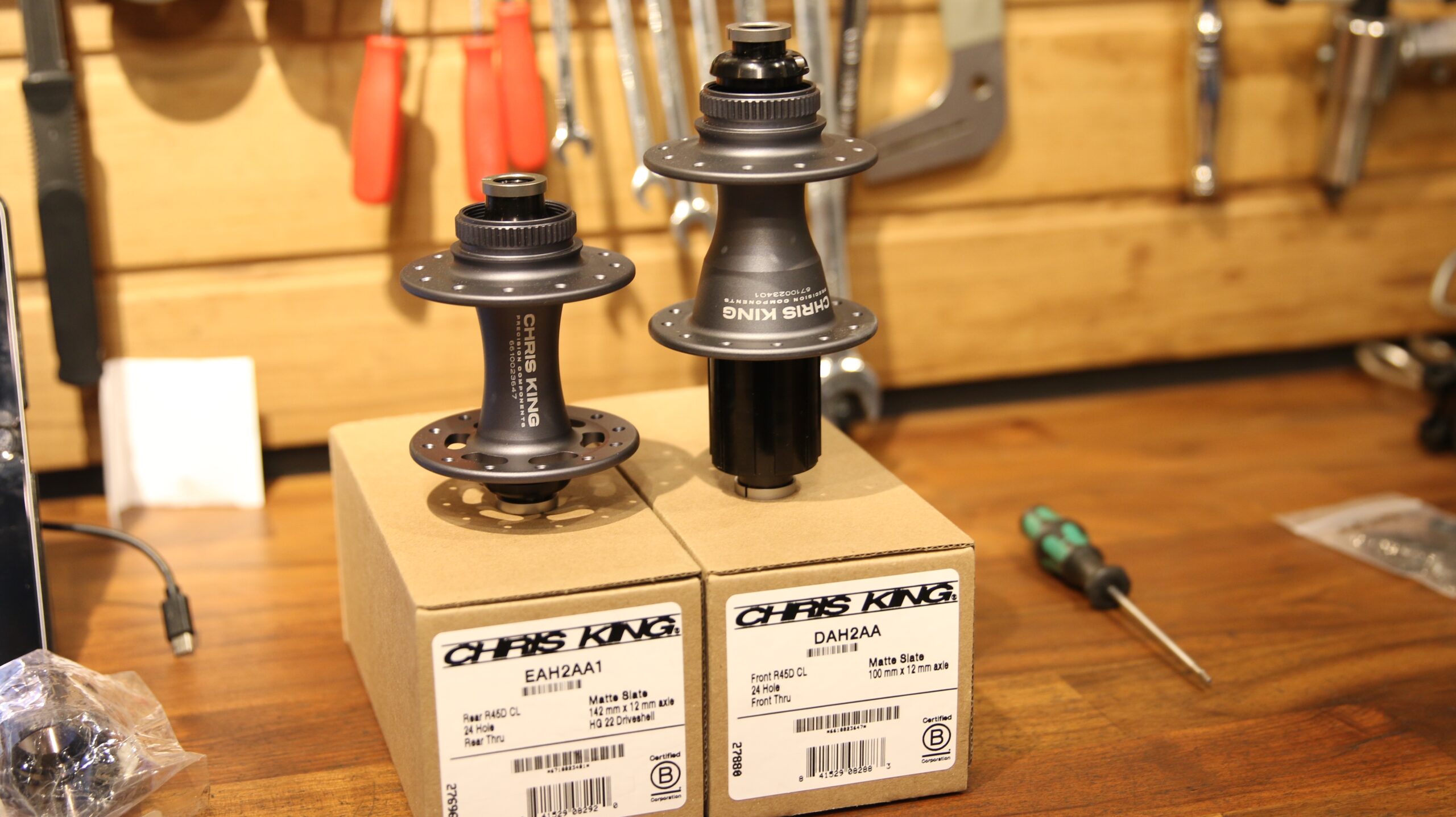 最高峰ハブの代名詞クリスキングハブのご紹介 | BICYCLE STUDIO R-FACTORY